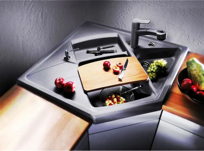 Фото многосекционной кухонной угловой мойки