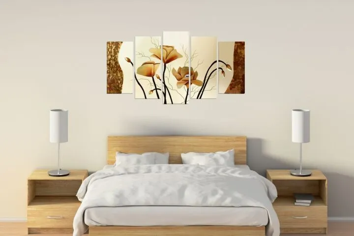 Модульная картина с маками над кроватью